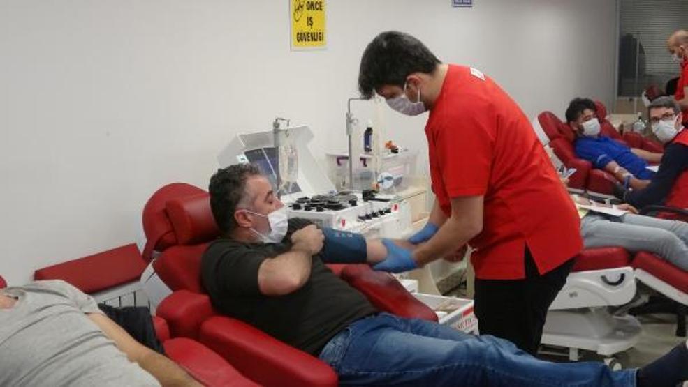 Kan verebilmek için sokağa çıktılar