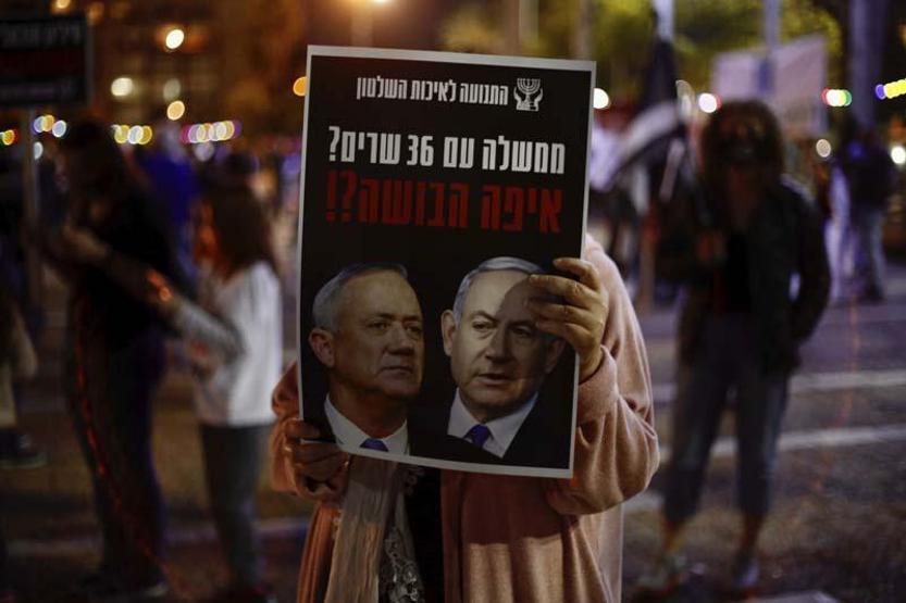 Tel Aviv’de sosyal mesafeli Netanyahu karşıtı gösteri