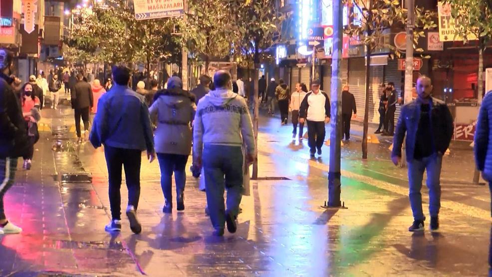 Kısıtlama kalktı, Şirinevler Meydanı tıklım tıklım doldu