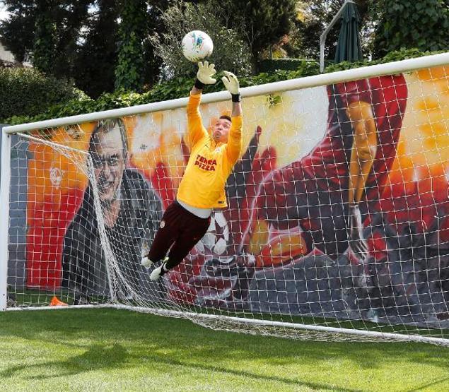 Galatasaraydan sosyal mesafeli antrenman