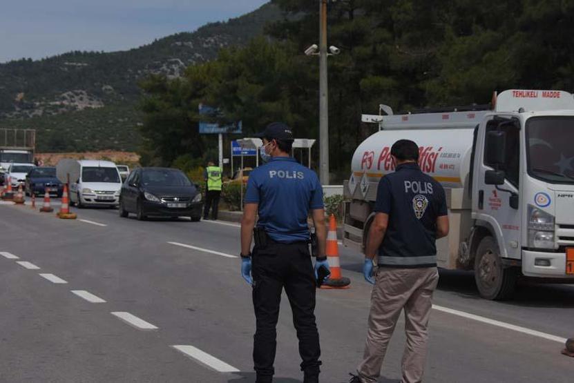 Tedirgin eden görüntü Kısıtlama kalktı, Bodruma binlerce araç giriş yaptı...