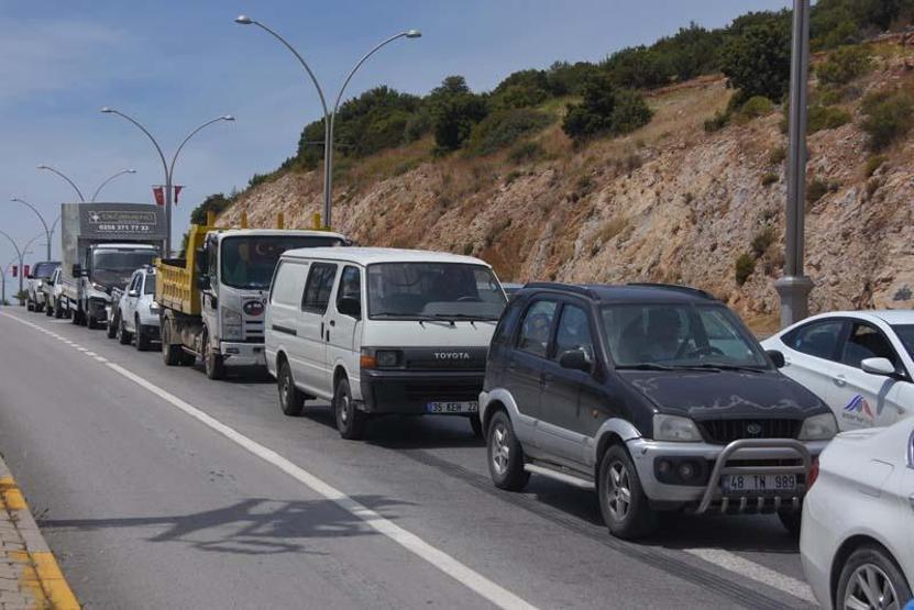 Tedirgin eden görüntü Kısıtlama kalktı, Bodruma binlerce araç giriş yaptı...