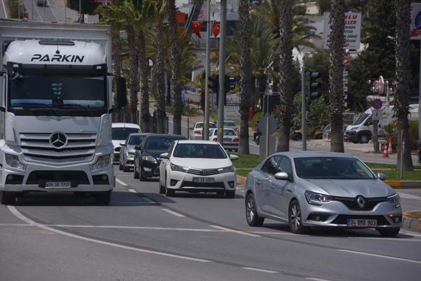 Tedirgin eden görüntü Kısıtlama kalktı, Bodruma binlerce araç giriş yaptı...