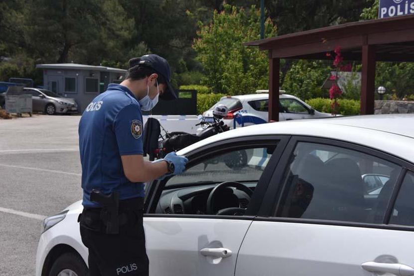 Tedirgin eden görüntü Kısıtlama kalktı, Bodruma binlerce araç giriş yaptı...