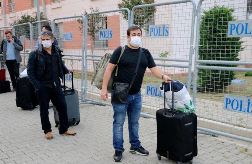 Karantinadan çıkan küçük Şura babasına koştu