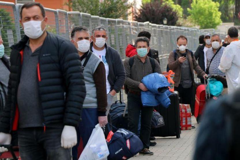 Karantinadan çıkan küçük Şura babasına koştu