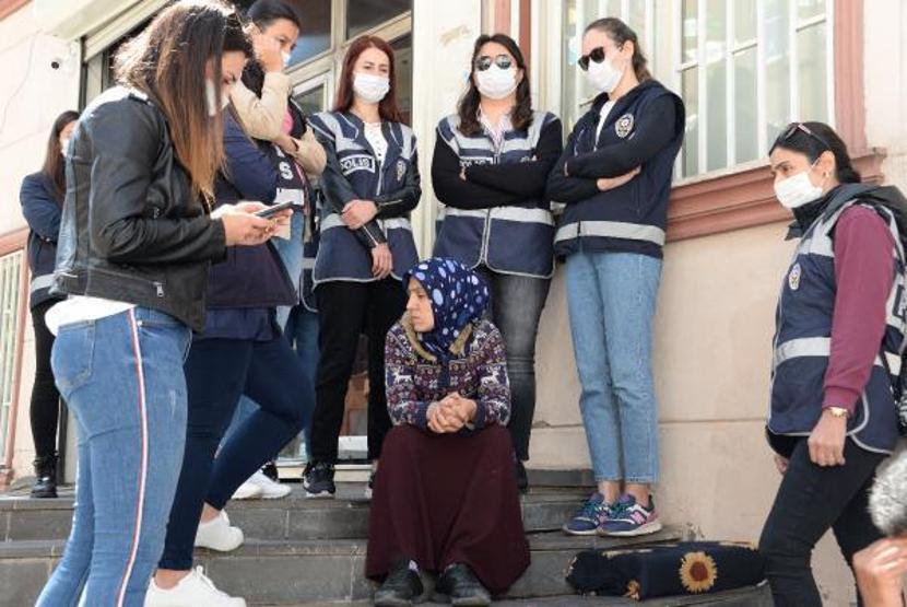 HDP önündeki annelerden Ayşegül Biçer: Oğlum, Beni kurtarın diye haber gönderdi