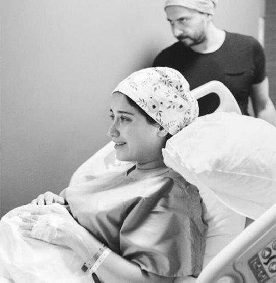 Hazal Kaya oğlunun yüzünü ilk kez gösterdi