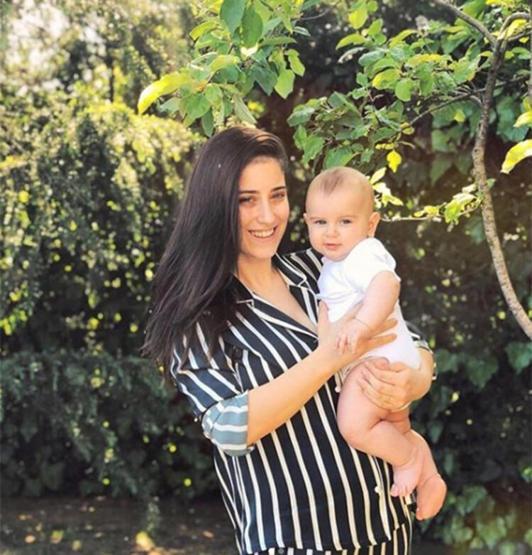 Hazal Kaya oğlunun yüzünü ilk kez gösterdi