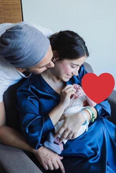 Hazal Kaya oğlunun yüzünü ilk kez gösterdi