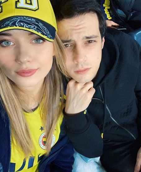 Afra Saraçoğlu ile sevgilisi Mert Yazıcıoğlu arasında resmi mesaj krizi