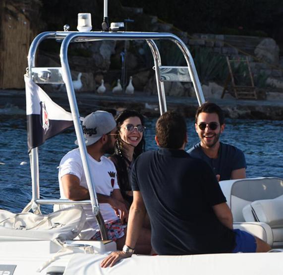 Merve Boluğur, Adriana Lima ile fotoğrafını paylaştı