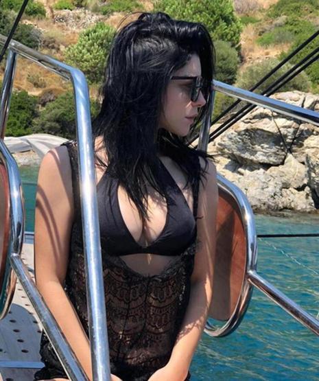 Merve Boluğur, Adriana Lima ile fotoğrafını paylaştı