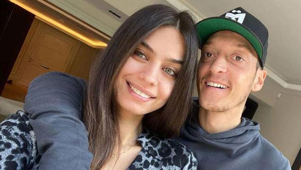 Amine Gülşe minik kızına seslendi: Bir minik gülüşüne ölürüm