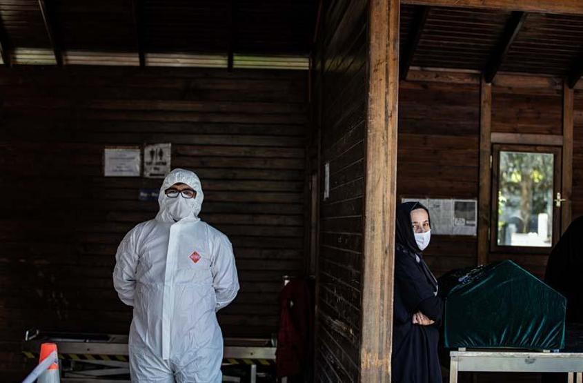 İlk kez görüntülendi... Kovid -19dan ölenlerin cenaze işlemleri böyle yapılıyor