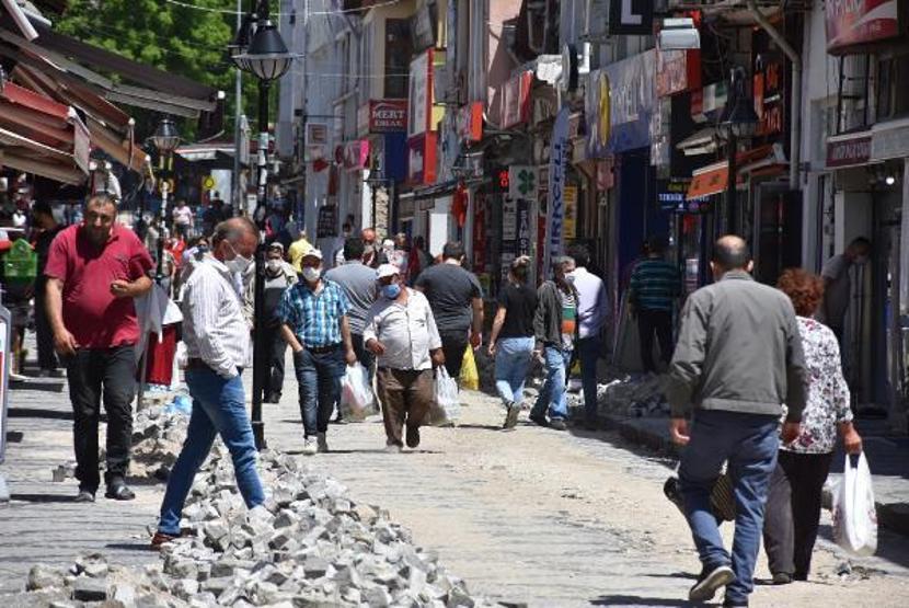Edirnede vatandaşlar sokaklara akın etti
