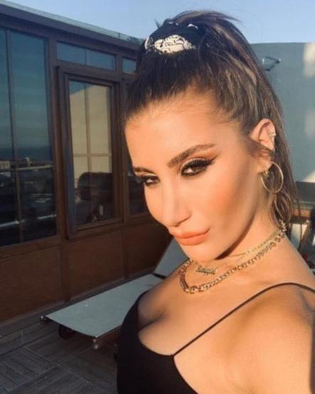 İrem Dericinin babasının 4 öpücük formülü