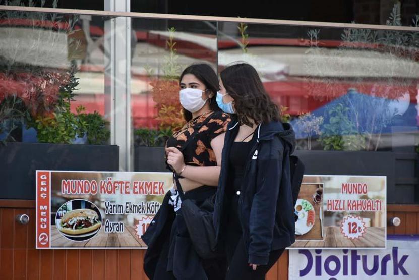 15-20 yaş arasındaki gençlere 4 saatlik sokağa çıkma izni
