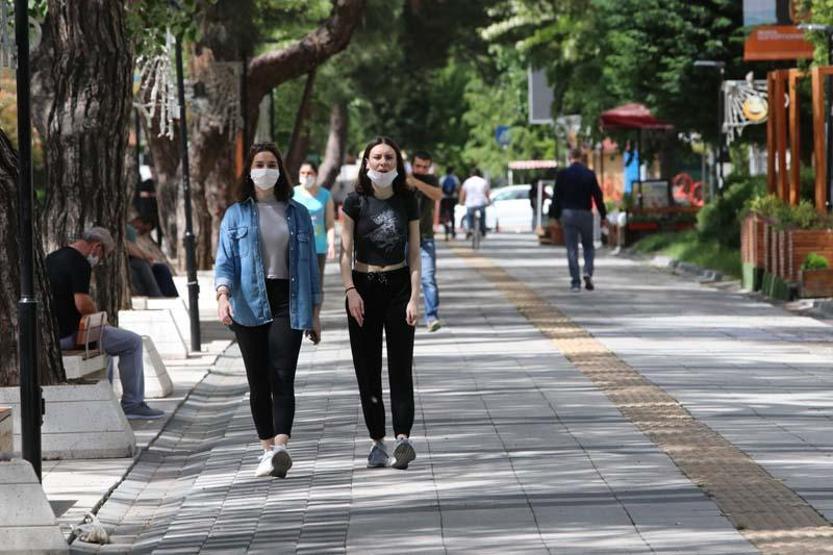 15-20 yaş arasındaki gençlere 4 saatlik sokağa çıkma izni