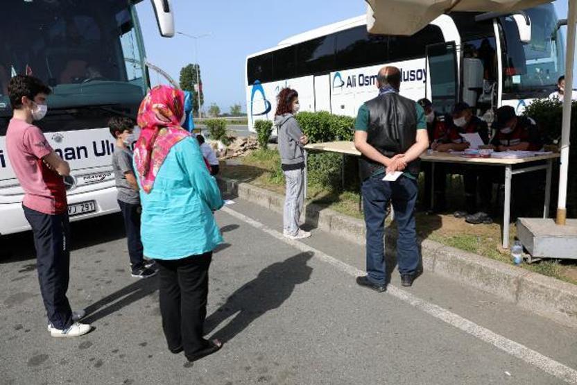 Çay toplamak için memlekete gidiş kuyruğu sürüyor