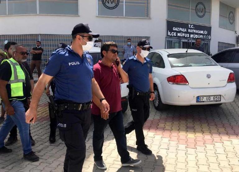 İmar sorununun çözülmediği gerekçesiyle mahalle yolunu bariyerle kapattı