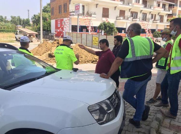 İmar sorununun çözülmediği gerekçesiyle mahalle yolunu bariyerle kapattı