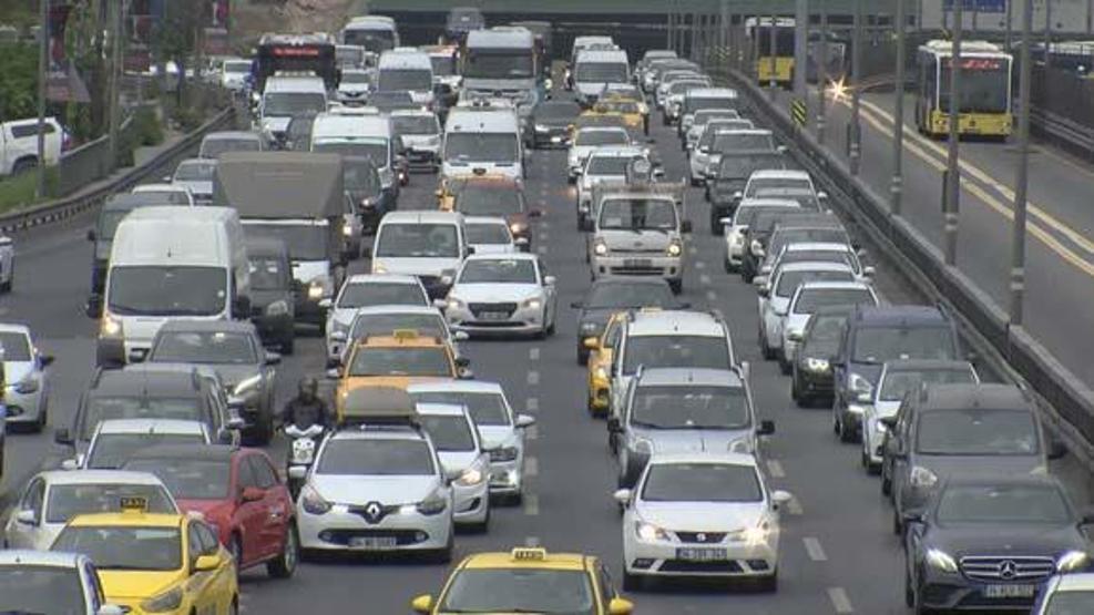 İstanbulda trafik durma noktasına geldi