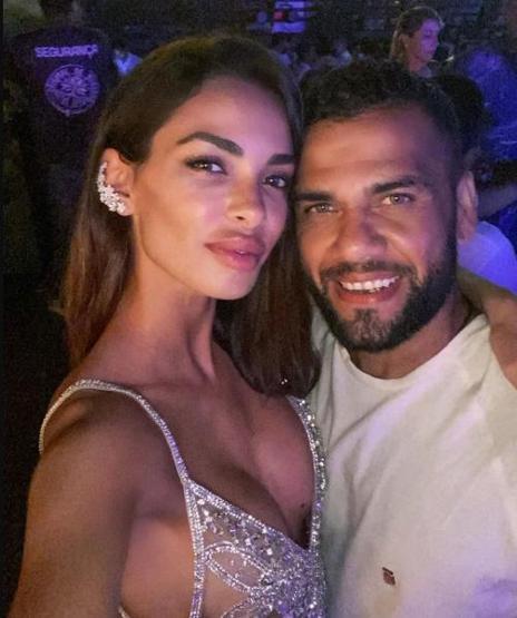Dani Alves eşiyle böyle kutlama yaptı