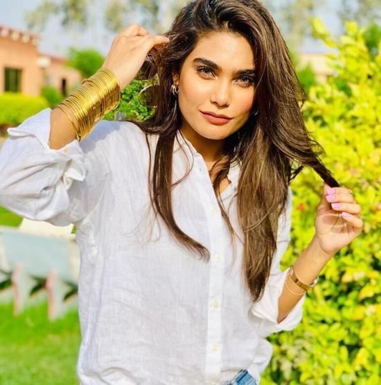 Ünlü model Zara Abidin de Pakistanda düşen uçakta olduğu ortaya çıktı