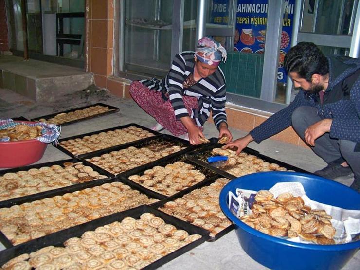 Hatayda kömbe kokusu sokağa taşıyor