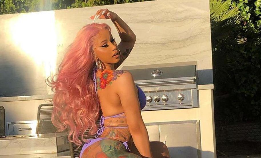 Cardi B yeni dövmesiyle şov yaptı