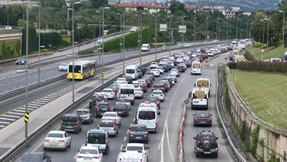 Kısıtlama sonrası İstanbulda ilk iş günü