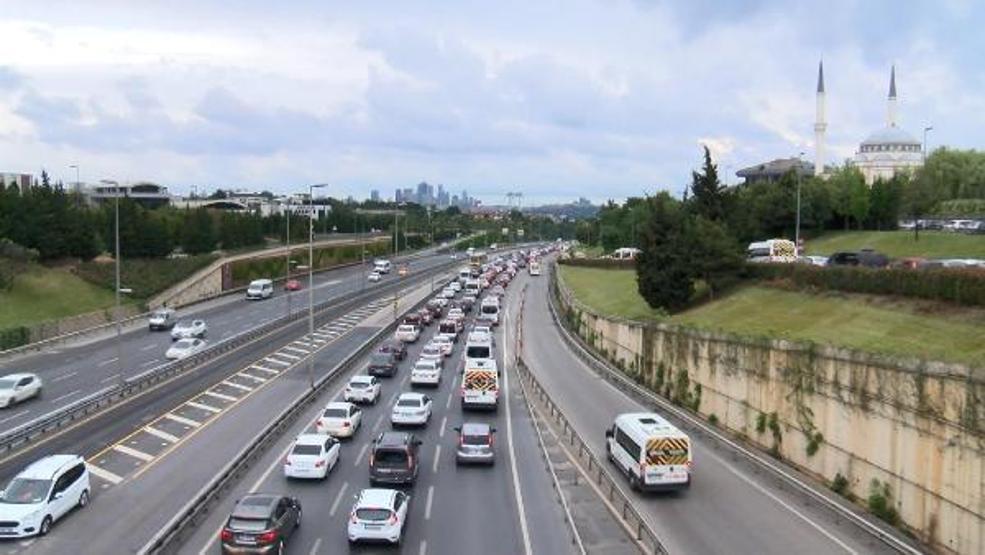 Kısıtlama sonrası İstanbulda ilk iş günü