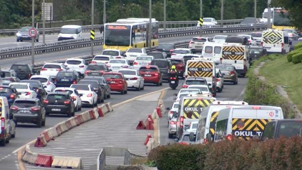 Kısıtlama sonrası İstanbulda ilk iş günü
