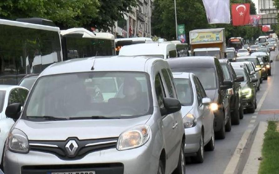 Kısıtlama sonrası İstanbulda ilk iş günü