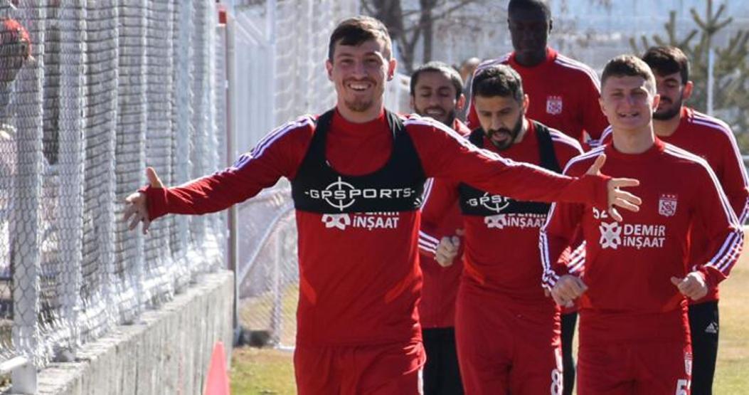 Ezeli rakibe bir transfer çalımı daha