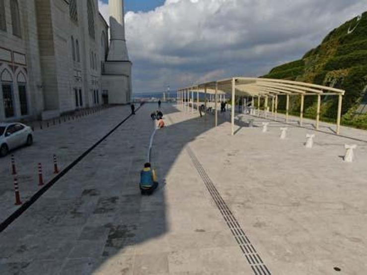 Çamlıca Camii Cuma namazına hazırlanıyor