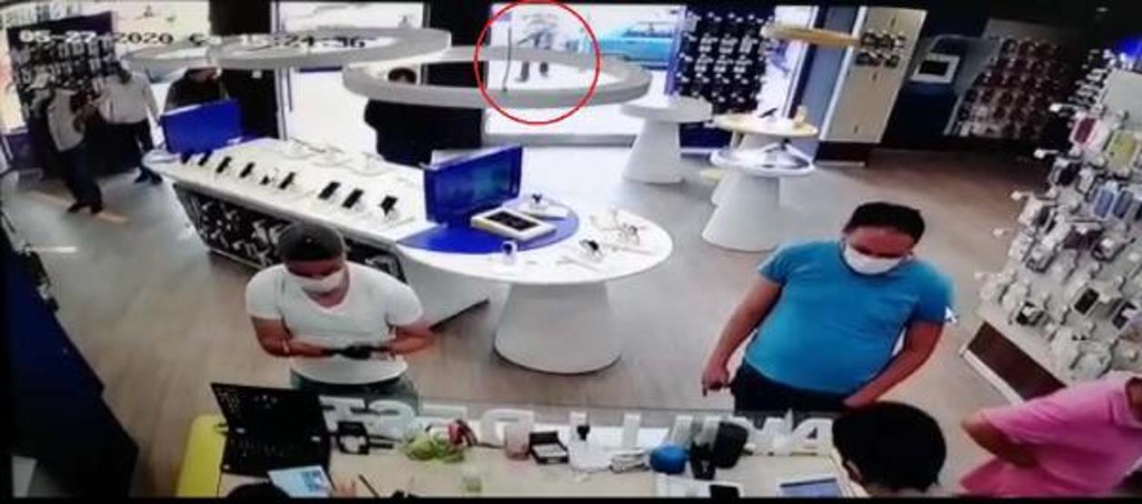 Pompalı tüfekle iş yerini bastı