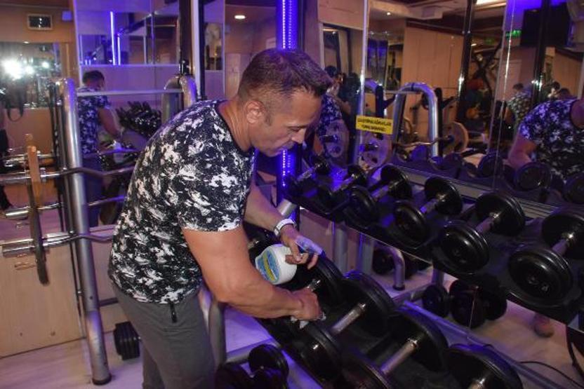 Spor salonlarında açılış hazırlıkları başladı