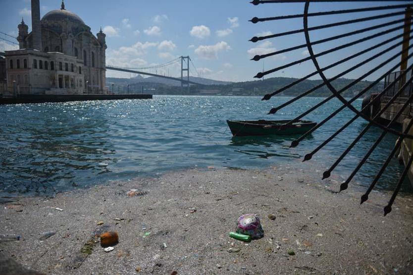 Beşiktaş Sahili çöplüğe döndü