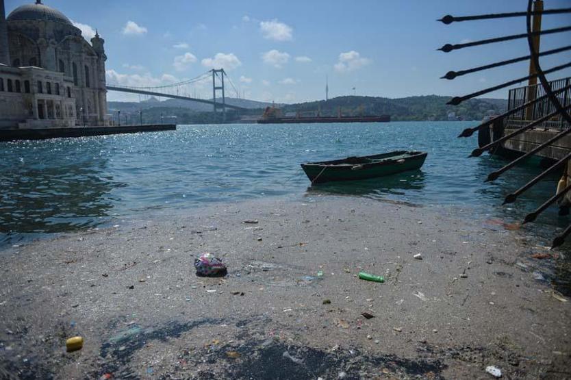 Beşiktaş Sahili çöplüğe döndü