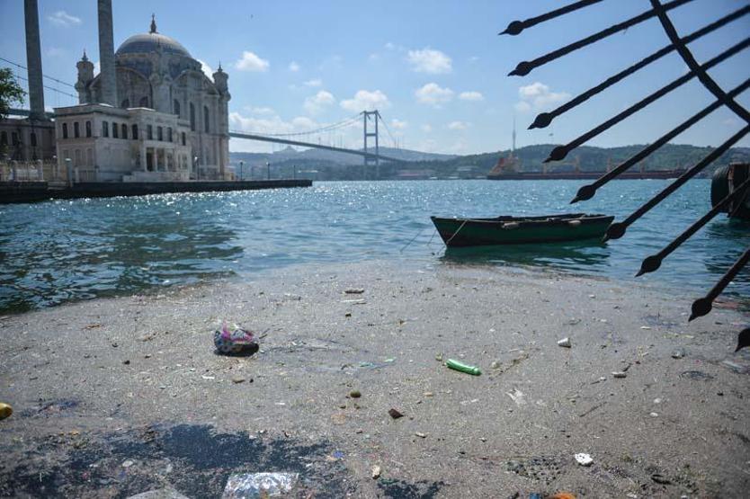 Beşiktaş Sahili çöplüğe döndü