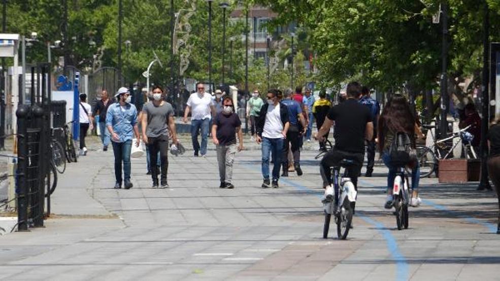 Vatandaşlar 2 ay sonra açılan kordon boyuna akın etti