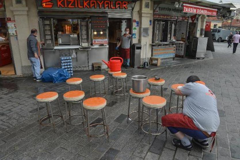 Taksimde yeni normalin ilk günü