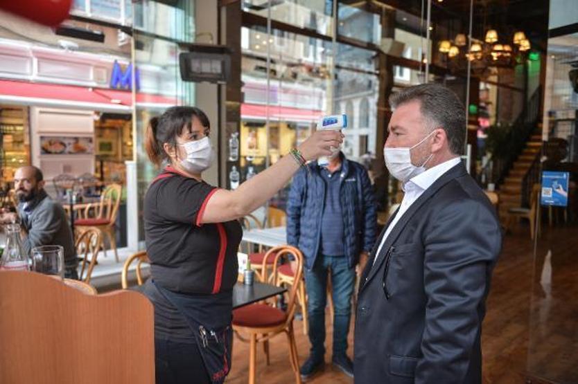 Taksimde yeni normalin ilk günü