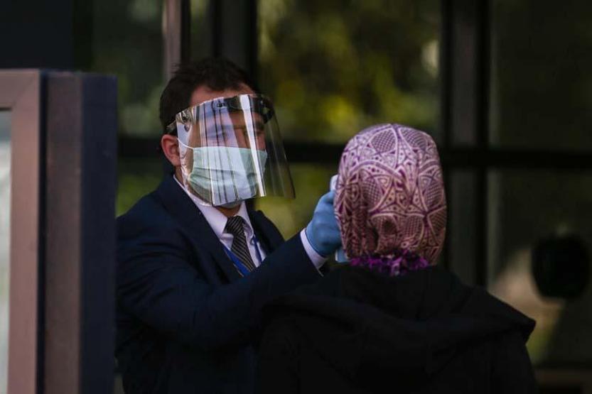Beylerbeyi ve Dolmabahçe sarayları, 76 günün ardından ziyarete açıldı