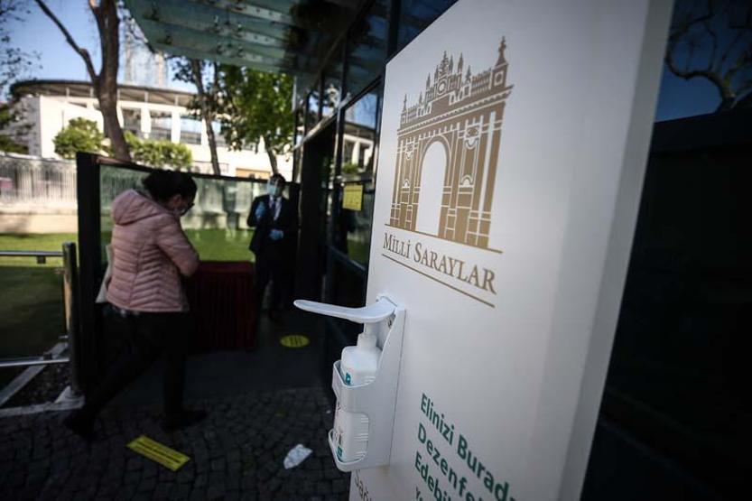 Beylerbeyi ve Dolmabahçe sarayları, 76 günün ardından ziyarete açıldı
