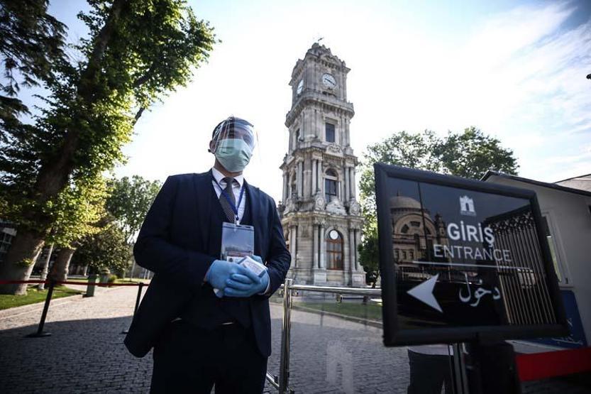 Beylerbeyi ve Dolmabahçe sarayları, 76 günün ardından ziyarete açıldı