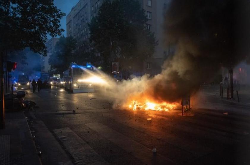 ABDdeki protestolar Fransaya sıçradı: 10 binden fazla kişi katıldı