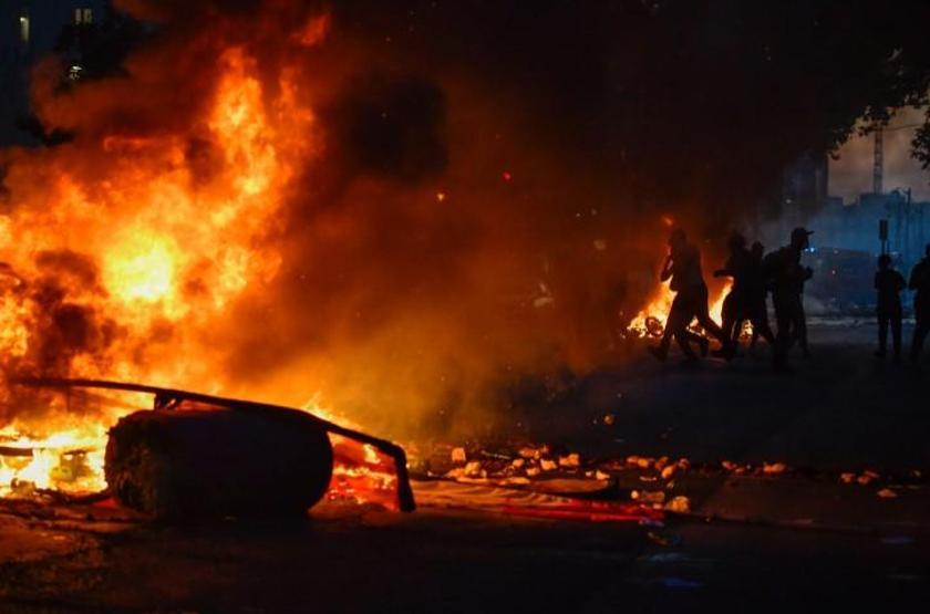 ABDdeki protestolar Fransaya sıçradı: 10 binden fazla kişi katıldı